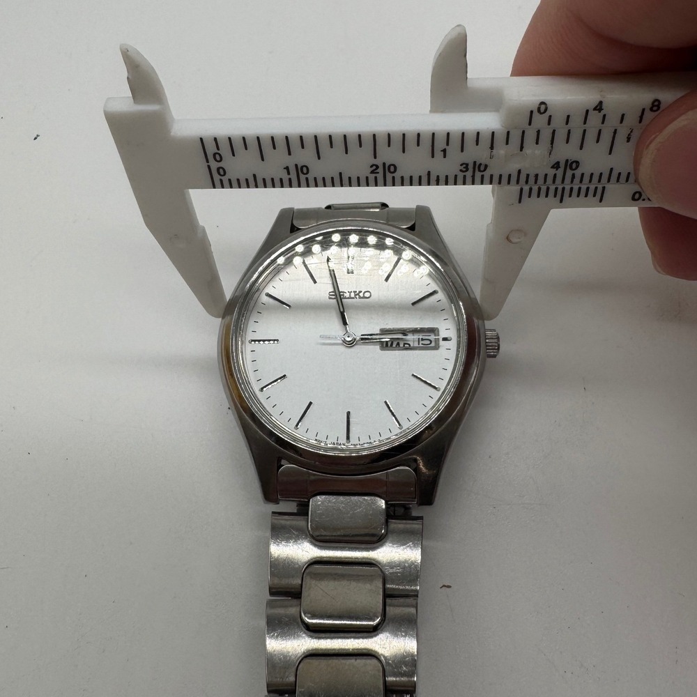 Seiko 7N43-9048 Mens Quartz Watch Silver Stainless Steel Day Date 37mm Case - Picture 6 of 8